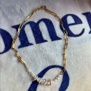 Elegant Gold and Pearl Women's Necklace